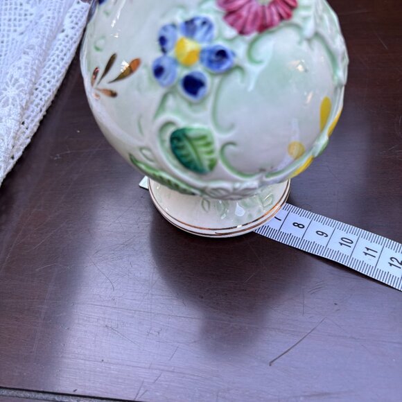 Vintage Ceramic Floral Rococo Vase Pair with Applied Flowers - Picture 13 of 13